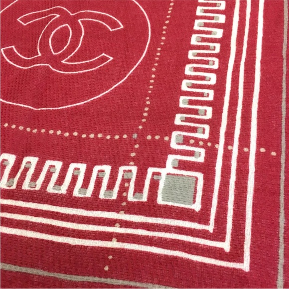 ✨🛍️ Chanel Red CC Logo Silk Blend Scarf - Picture 7 of 8